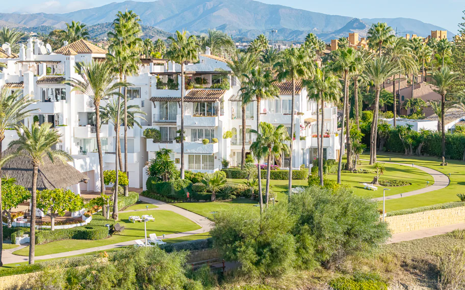 Primera Línea de Playa, Apartamento Renovado Estepona