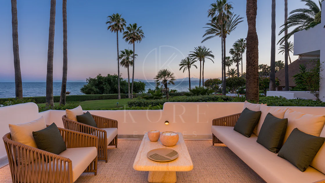 Primera Línea de Playa, Apartamento Renovado Estepona