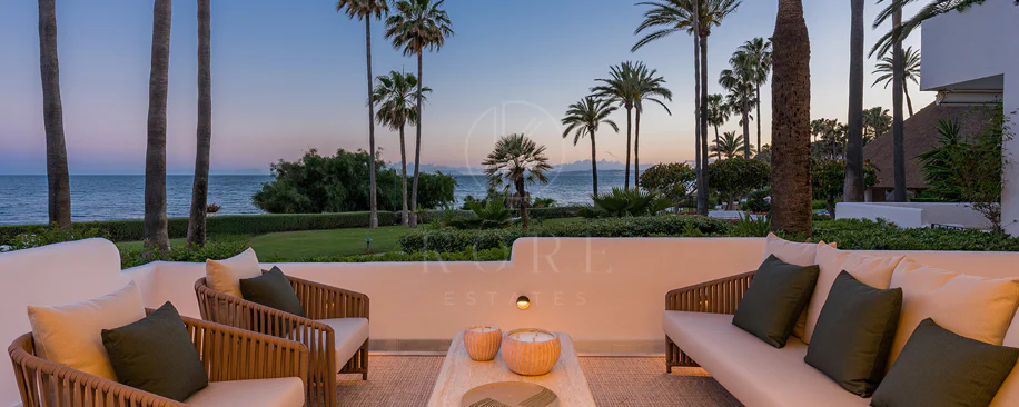 Primera Línea de Playa, Apartamento Renovado Estepona