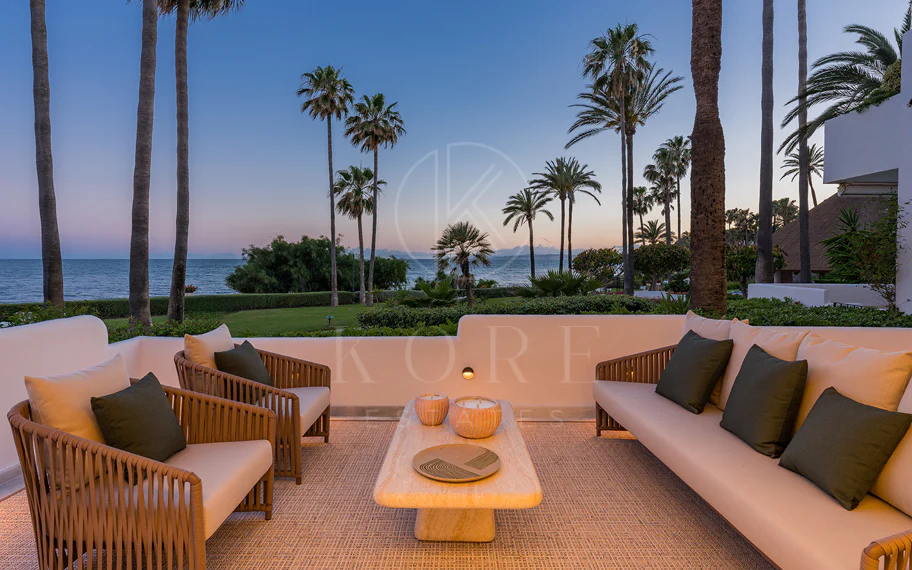 Primera Línea de Playa, Apartamento Renovado Estepona