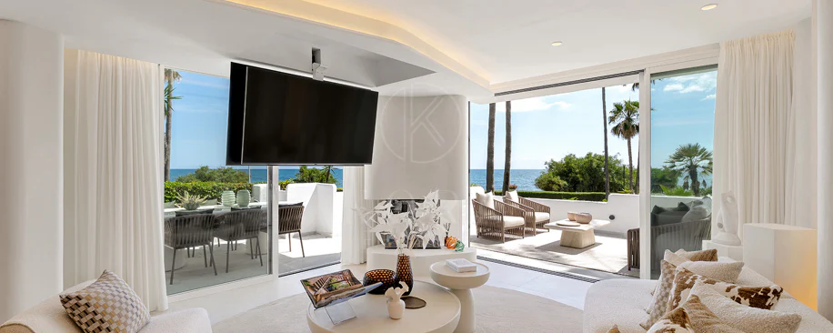 Primera Línea de Playa, Apartamento Renovado Estepona