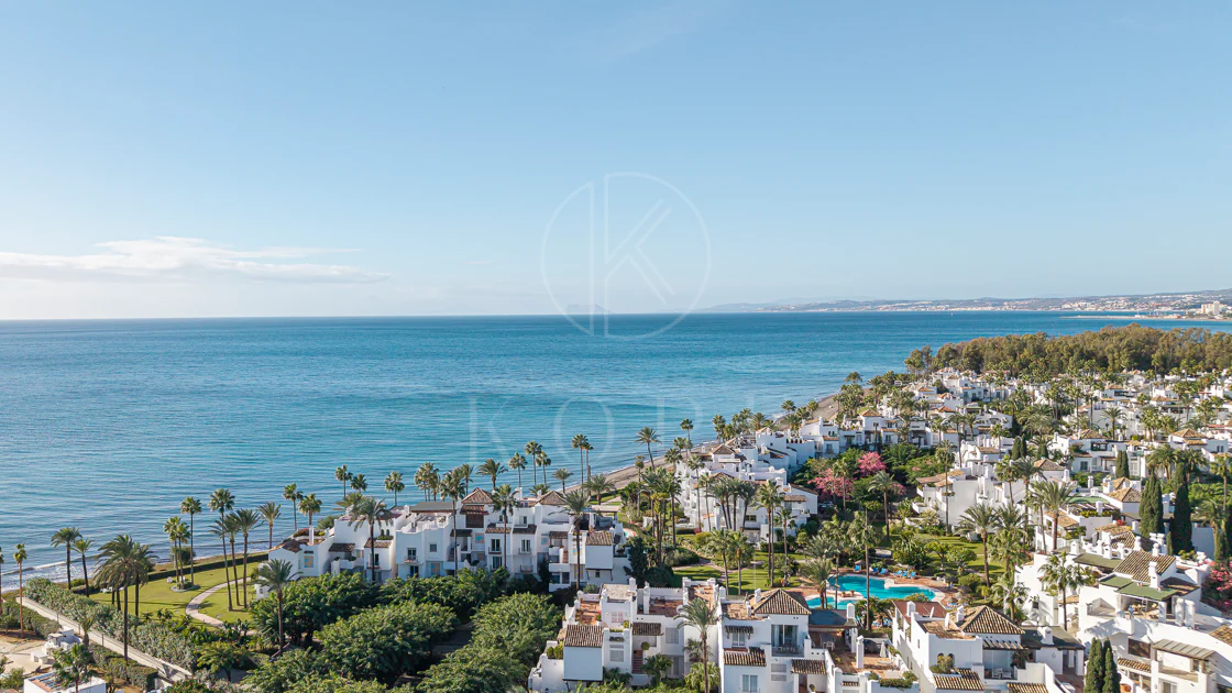 Primera Línea de Playa, Apartamento Renovado Estepona