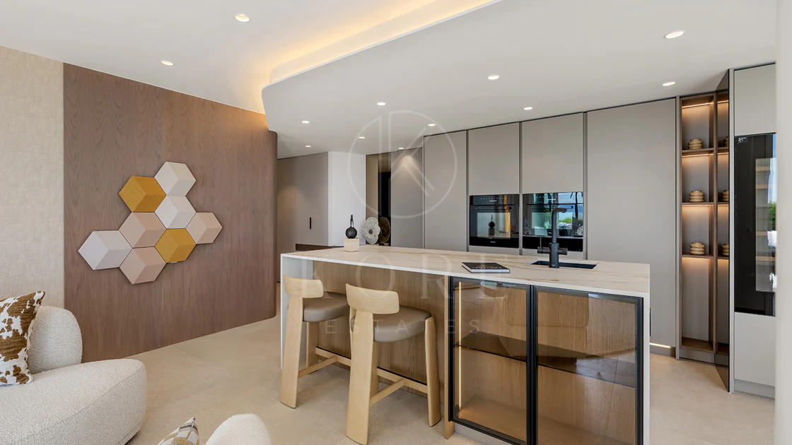 Primera Línea de Playa, Apartamento Renovado Estepona