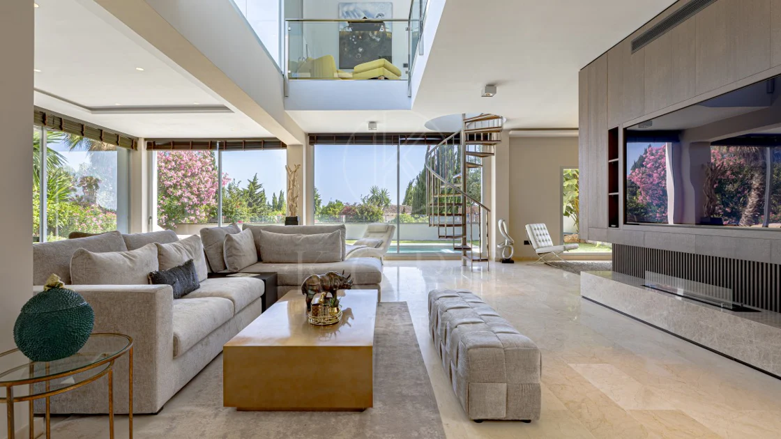 Villa en venta en El Rosario, Marbella Este