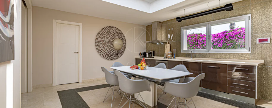 Villa en venta en El Rosario, Marbella Este