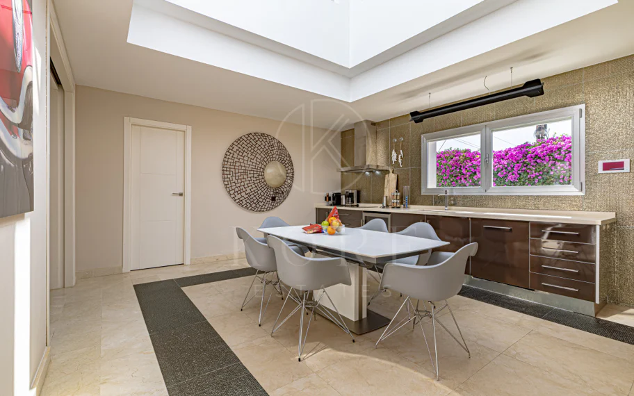 Villa en venta en El Rosario, Marbella Este