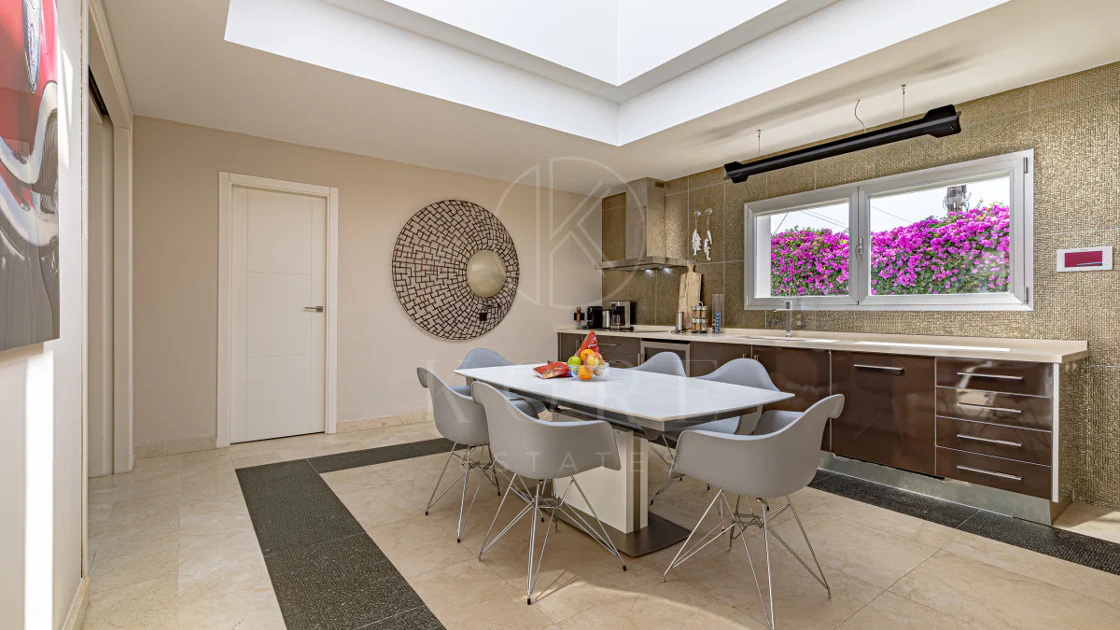 Villa en venta en El Rosario, Marbella Este