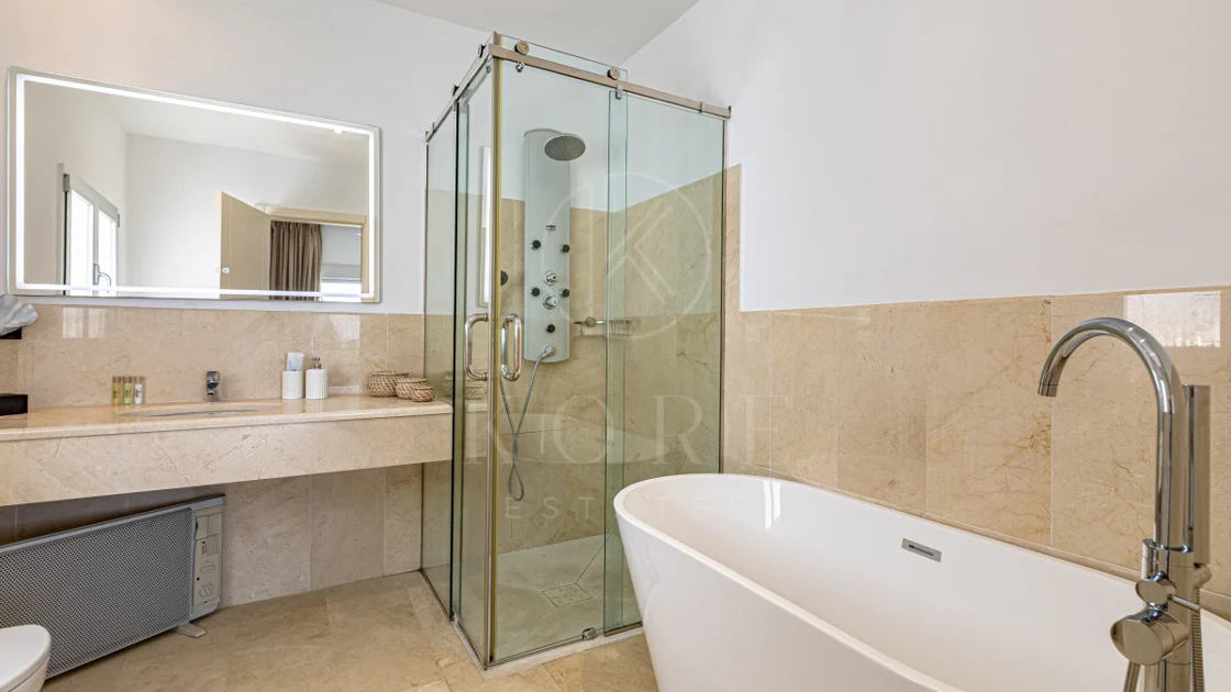 Villa en venta en El Rosario, Marbella Este