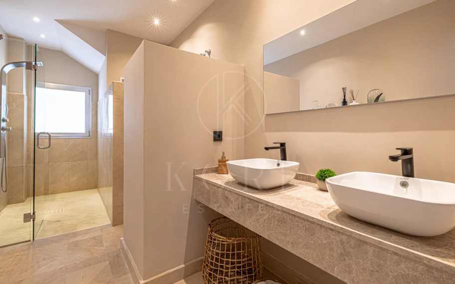 Villa en venta en El Rosario, Marbella Este