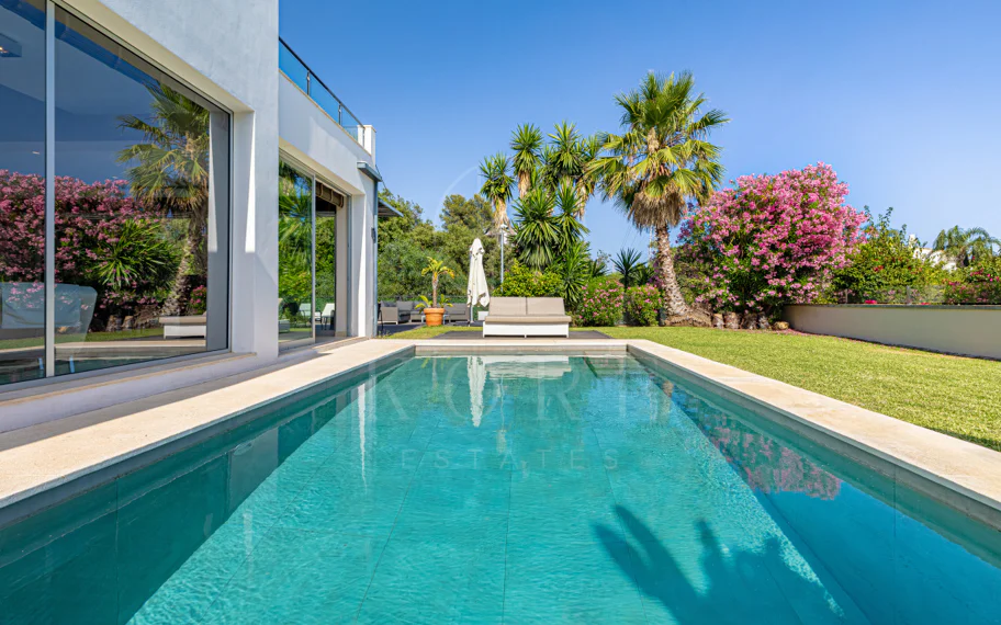 Villa en venta en El Rosario, Marbella Este