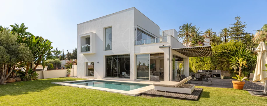 Villa en venta en El Rosario, Marbella Este