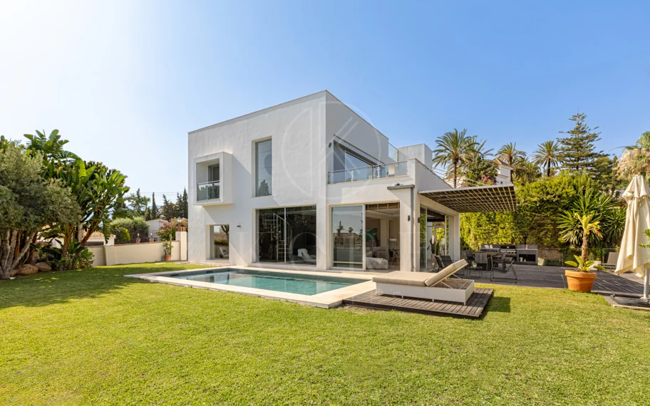 Villa en venta en El Rosario, Marbella Este
