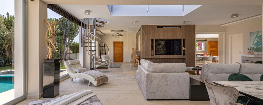 Villa en venta en El Rosario, Marbella Este