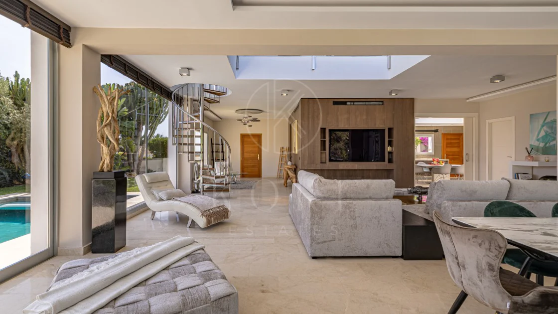 Villa en venta en El Rosario, Marbella Este