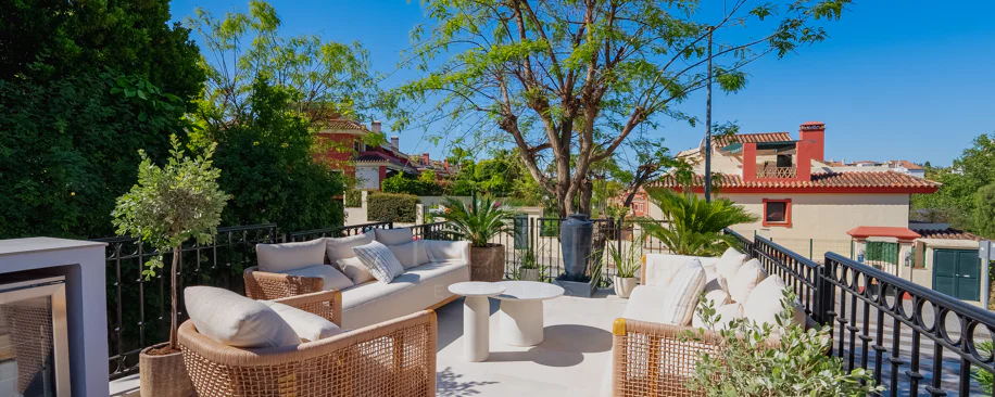 Villa Semiadosada con Vistas a la Montaña, la Milla de Oro