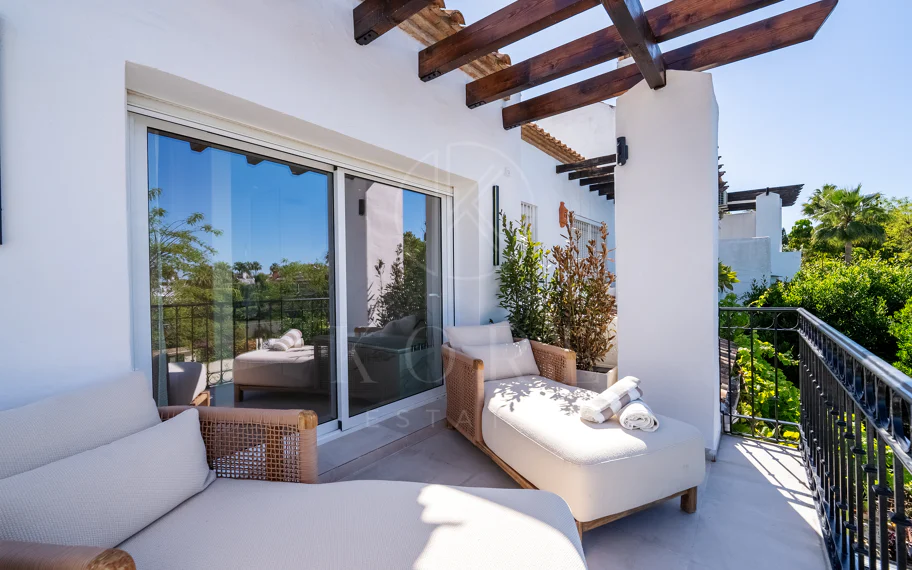 Villa Semiadosada con Vistas a la Montaña, la Milla de Oro