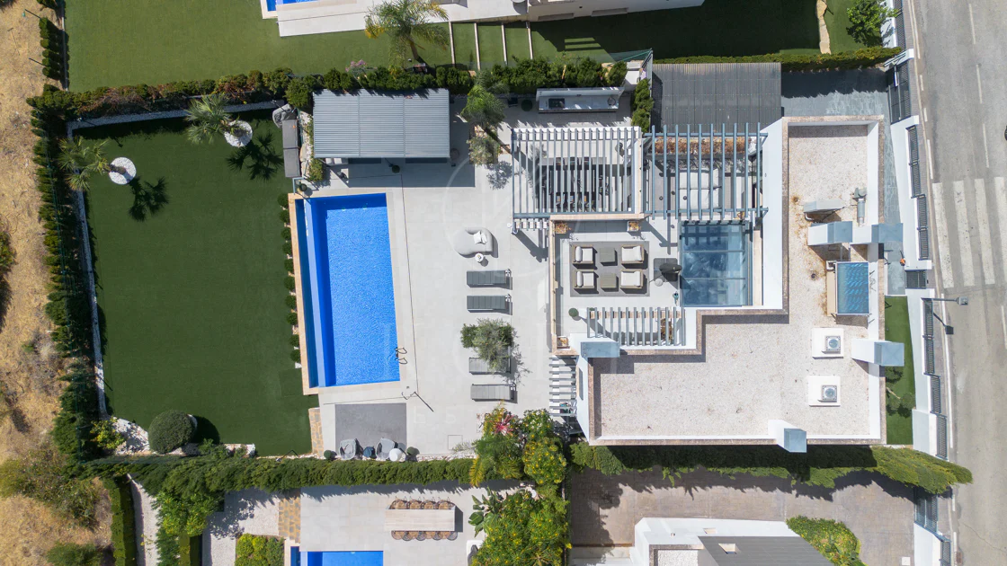 Villa Reformada con Orientación Sur y Vistas al Mar