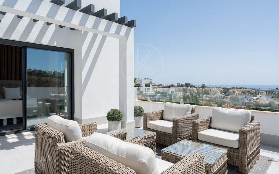 Villa Reformada con Orientación Sur y Vistas al Mar