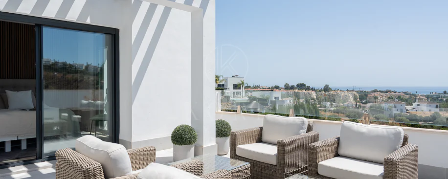Villa Reformada con Orientación Sur y Vistas al Mar