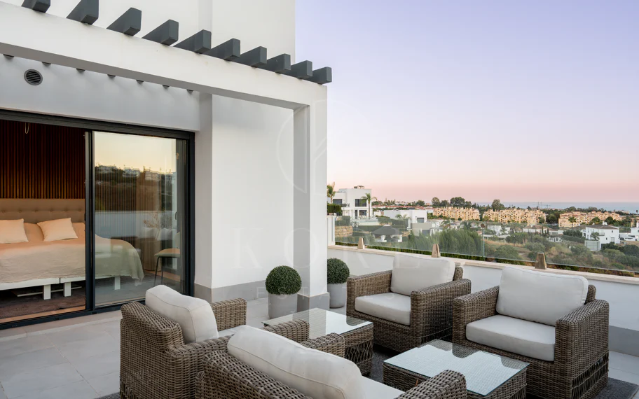 Villa Reformada con Orientación Sur y Vistas al Mar