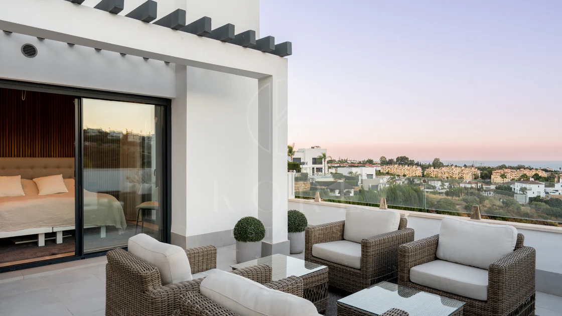 Villa Reformada con Orientación Sur y Vistas al Mar