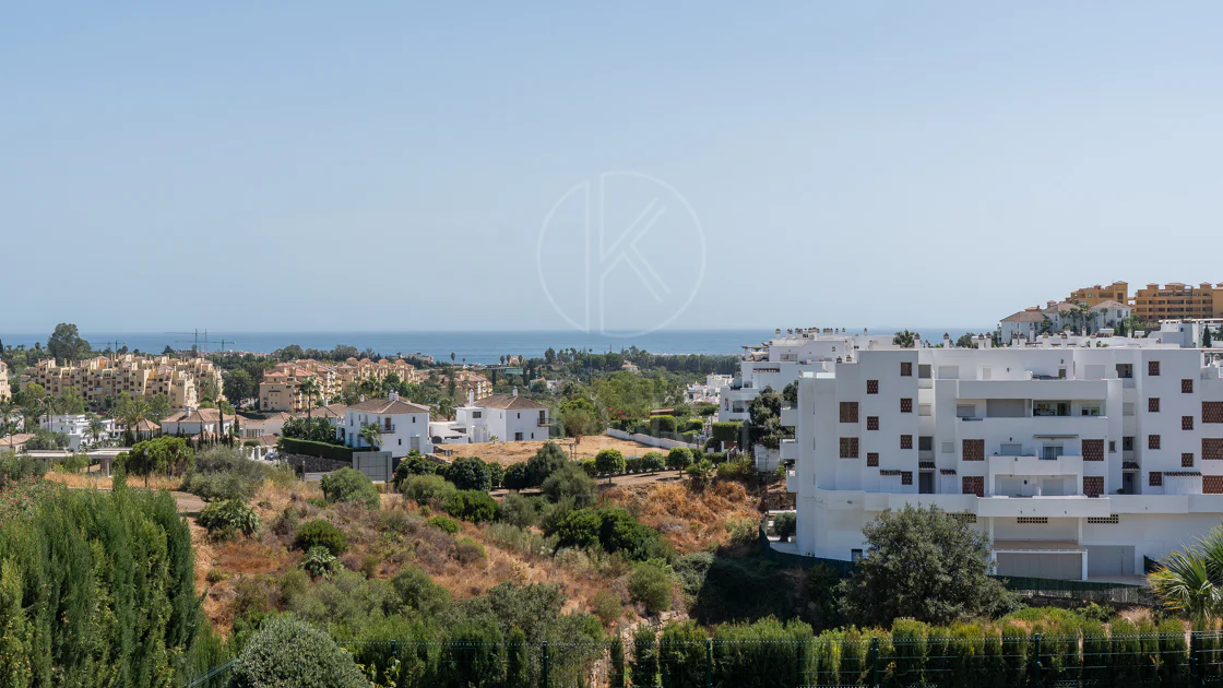 Villa Reformada con Orientación Sur y Vistas al Mar