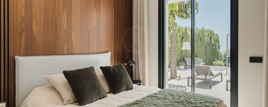 Villa Reformada con Orientación Sur y Vistas al Mar