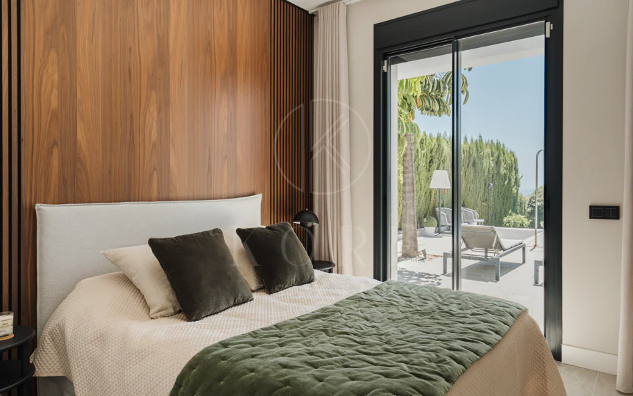 Villa Reformada con Orientación Sur y Vistas al Mar