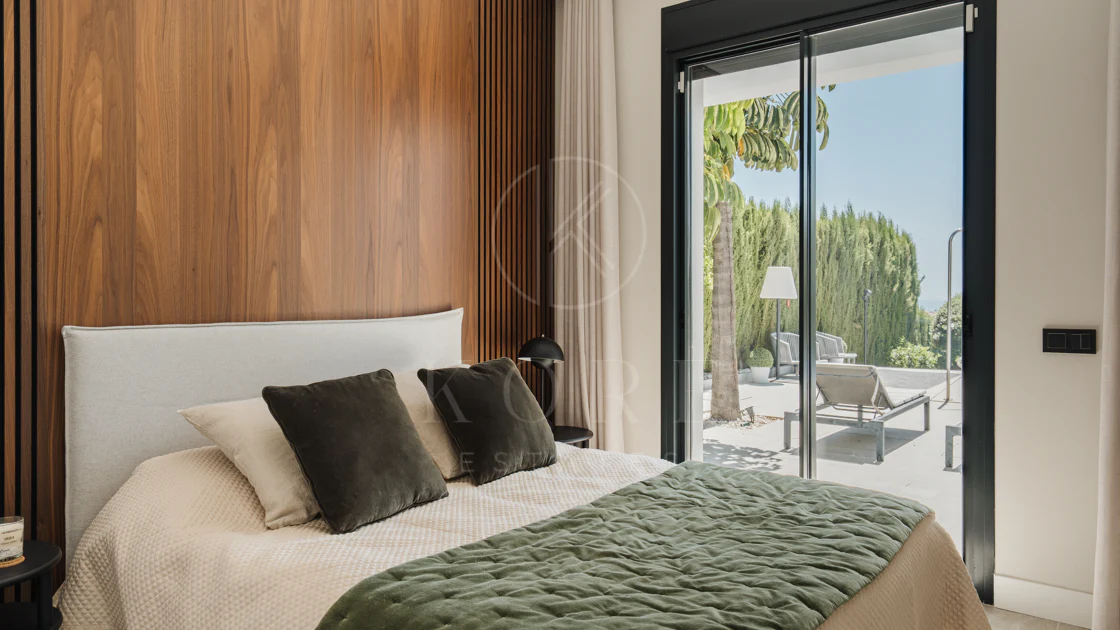 Villa Reformada con Orientación Sur y Vistas al Mar