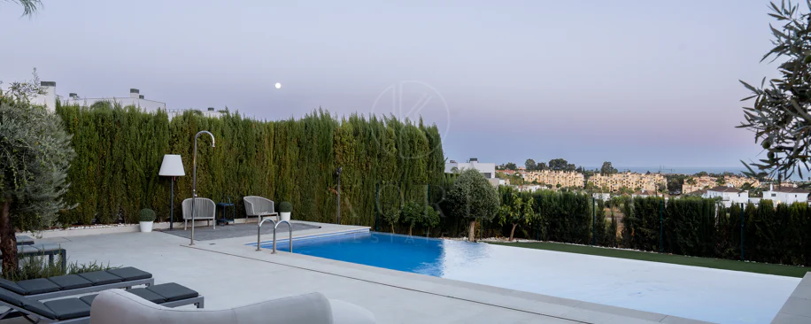 Villa Reformada con Orientación Sur y Vistas al Mar
