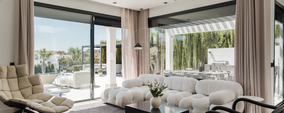 Villa Reformada con Orientación Sur y Vistas al Mar
