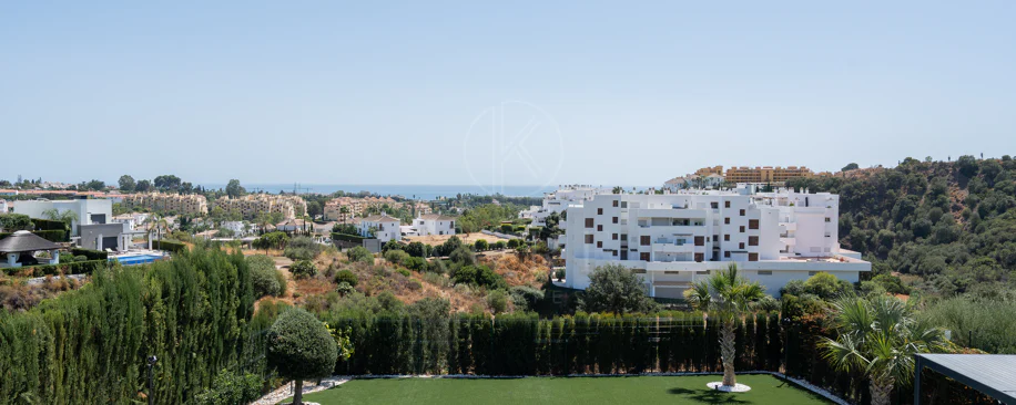 Villa Reformada con Orientación Sur y Vistas al Mar