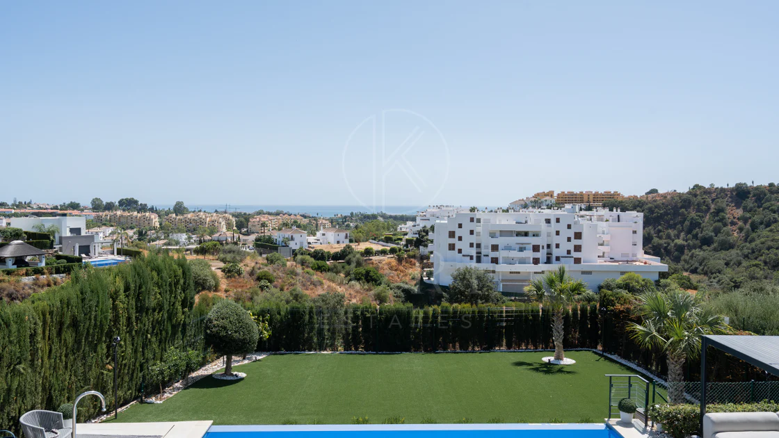 Villa Reformada con Orientación Sur y Vistas al Mar