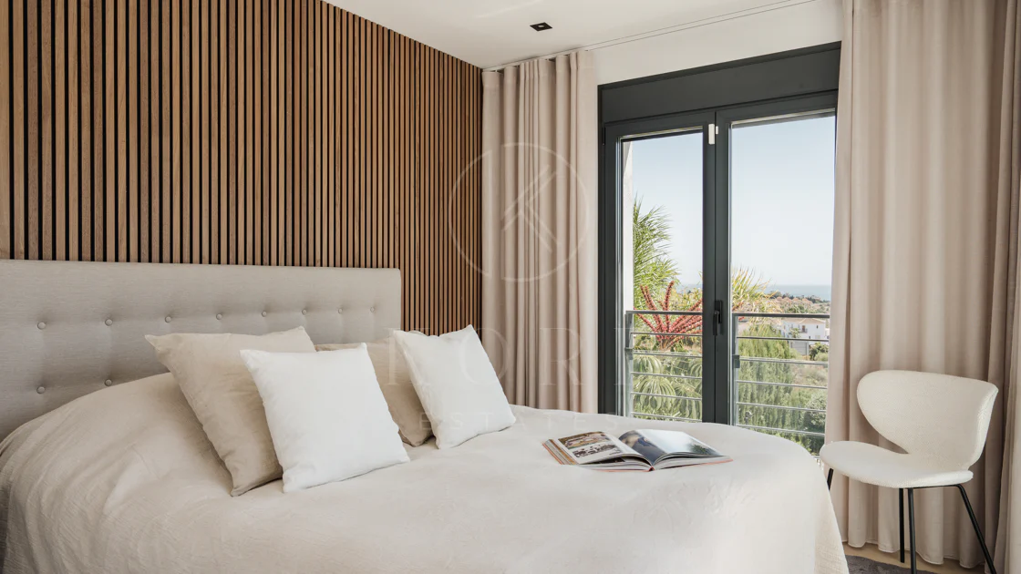 Villa Reformada con Orientación Sur y Vistas al Mar
