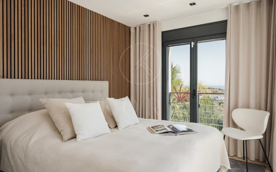 Villa Reformada con Orientación Sur y Vistas al Mar