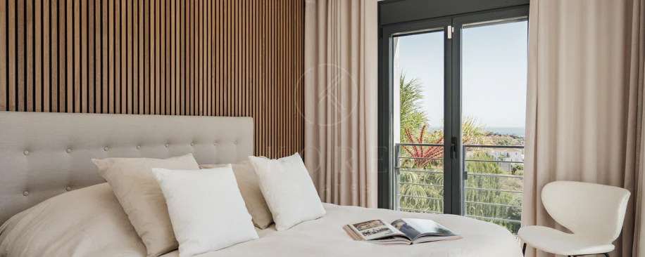 Villa Reformada con Orientación Sur y Vistas al Mar