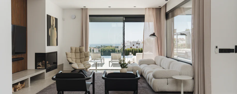 Villa Reformada con Orientación Sur y Vistas al Mar