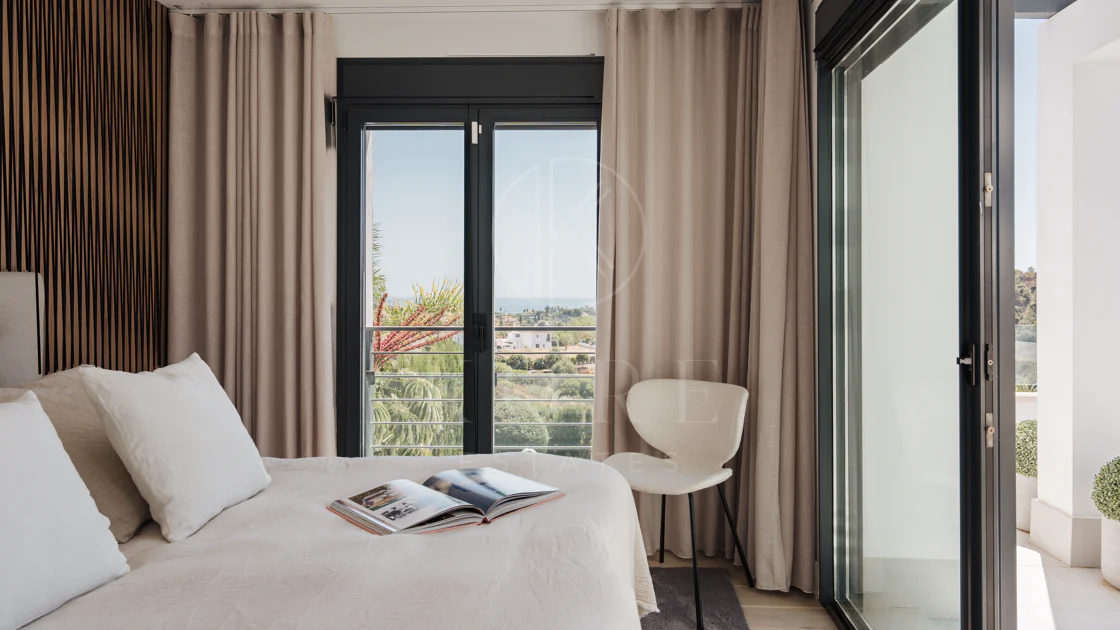Villa Reformada con Orientación Sur y Vistas al Mar