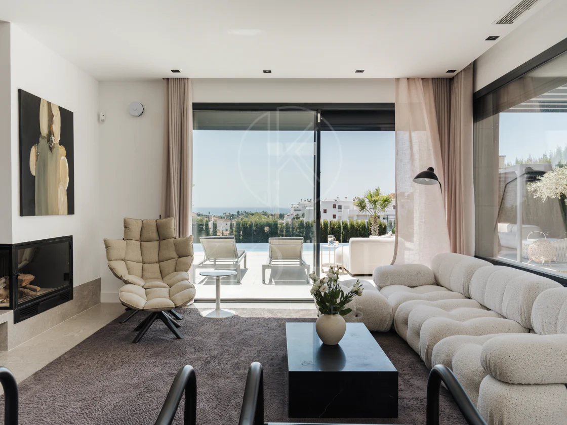 Villa Reformada con Orientación Sur y Vistas al Mar