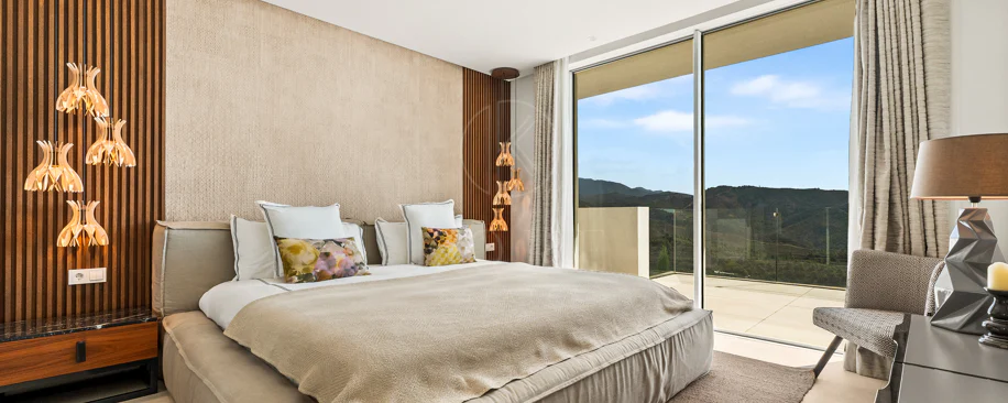 Ático Panorámico con Enorme Terraza y Vistas al Mar en Venta en Palo Alto,  Marbella