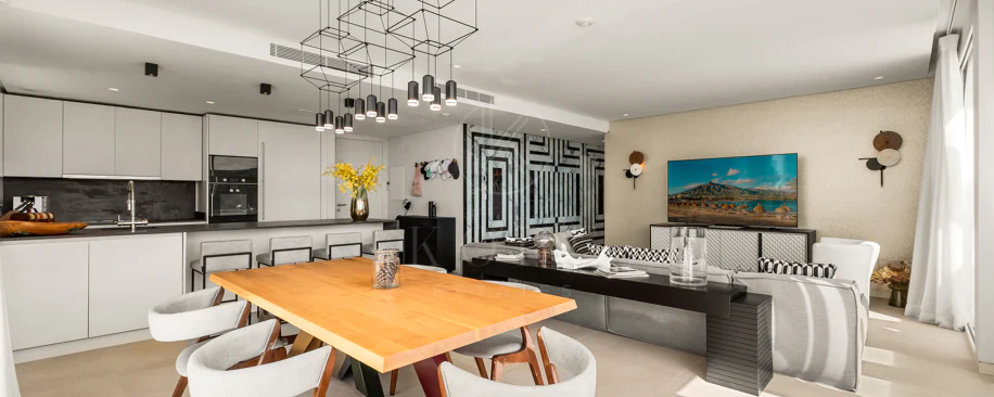 Ático Panorámico con Enorme Terraza y Vistas al Mar en Venta en Palo Alto,  Marbella