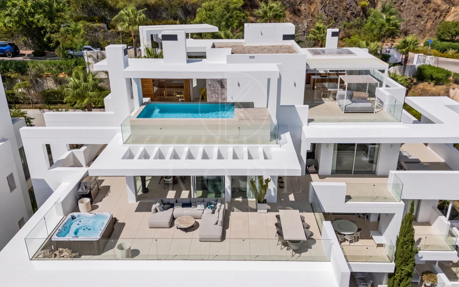 Ático Panorámico con Enorme Terraza y Vistas al Mar en Venta en Palo Alto, Marbella