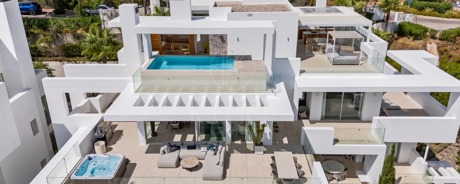 Ático Panorámico con Enorme Terraza y Vistas al Mar en Venta en Palo Alto,  Marbella