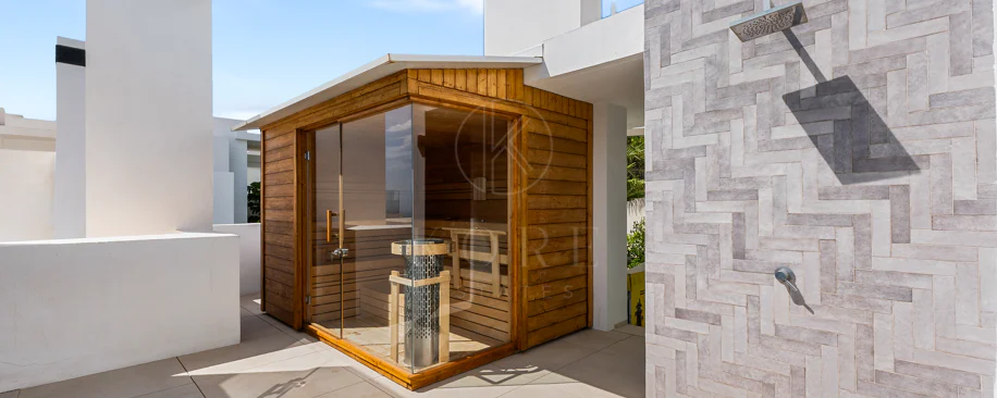 Ático Panorámico con Enorme Terraza y Vistas al Mar en Venta en Palo Alto,  Marbella