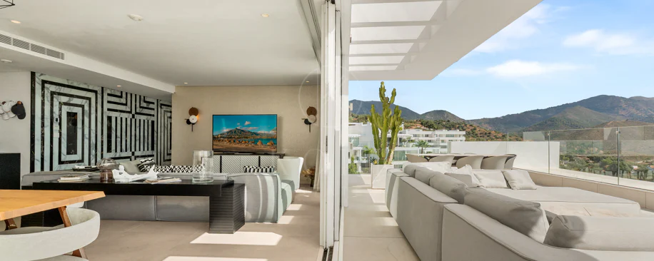 Ático Panorámico con Enorme Terraza y Vistas al Mar en Venta en Palo Alto,  Marbella