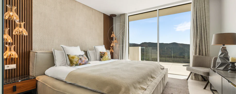 Ático Panorámico con Enorme Terraza y Vistas al Mar en Venta en Palo Alto,  Marbella