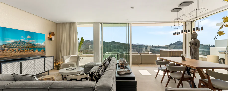 Ático Panorámico con Enorme Terraza y Vistas al Mar en Venta en Palo Alto,  Marbella