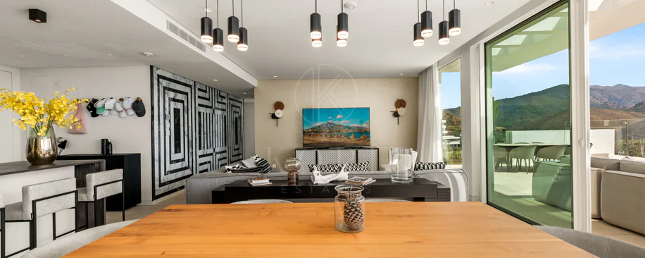 Ático Panorámico con Enorme Terraza y Vistas al Mar en Venta en Palo Alto,  Marbella