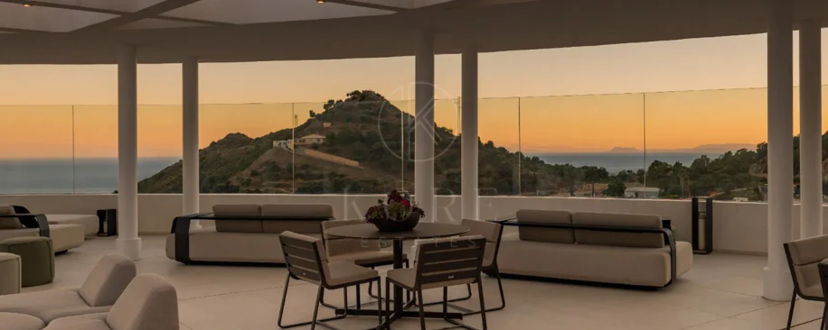 Ático Panorámico con Enorme Terraza y Vistas al Mar en Venta en Palo Alto,  Marbella