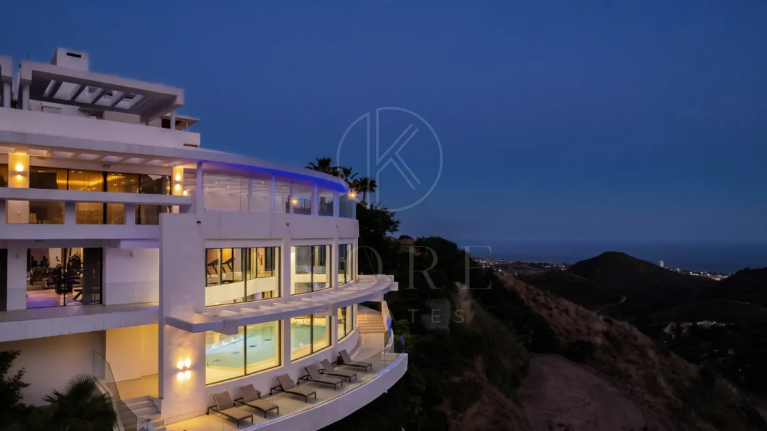Ático Panorámico con Enorme Terraza y Vistas al Mar en Venta en Palo Alto, Marbella